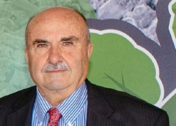 Μήνυση κατά του Παπαευαγγέλου από τον δήμο Αθηναίων για τη χορήγηση χρυσής βίζας