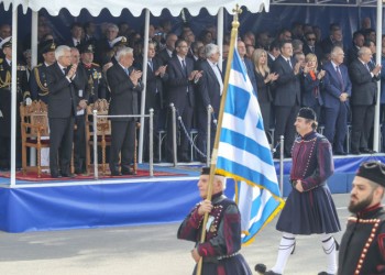 Πλήθος κόσμου στη στρατιωτική παρέλαση στη Θεσσαλονίκη