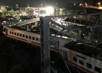 Ταϊβάν: Τουλάχιστον 17 νεκροί από εκτροχιασμό τρένου