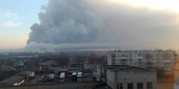 Έκρηξεις σε αποθήκη πυρομαχικών στην Ουκρανία – Εκκενώθηκε η περιοχή Τσερνίχιφ (βίντεο)