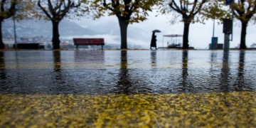 Αλλάζει ο καιρός την Κυριακή: Πτώση θερμοκρασίας, βροχές και χιόνια στα ορεινά