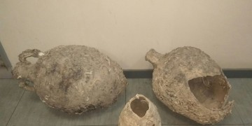 Κρήτη: Ψαράδες έπιασαν στα δίχτυα τους αρχαίους αμφορείς!