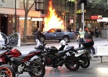 Αυστραλία: Ένας νεκρός και δύο τραυματίες από επίθεση άνδρα με μαχαίρι στη Μελβούρνη (βίντεο)