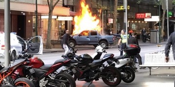 Αυστραλία: Ένας νεκρός και δύο τραυματίες από επίθεση άνδρα με μαχαίρι στη Μελβούρνη (βίντεο)