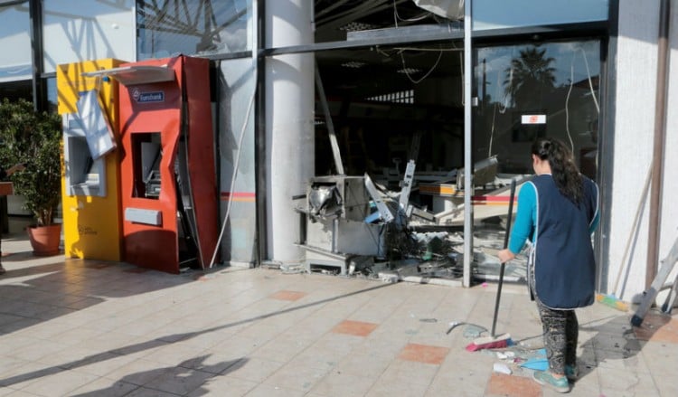 Ανατίναξαν ATM στην Ηλιούπολη