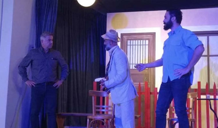 Ξεκαρδιστική η ποντιακή παράσταση «Φέγγος ολημέρα» της Ένωσης Ποντίων Πιερίας