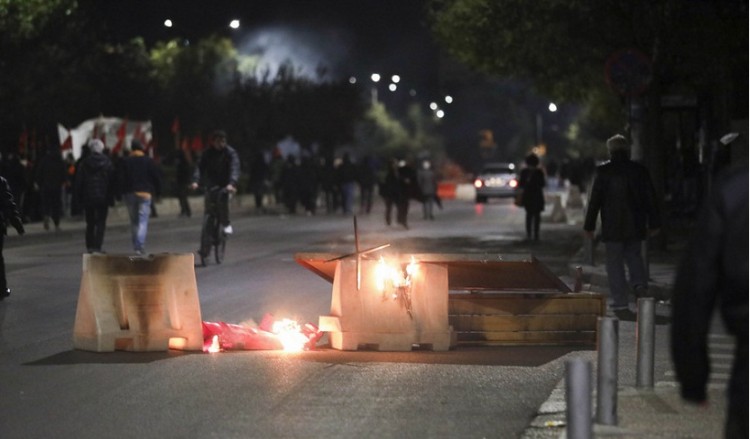 Επεισόδια σε Θεσσαλονίκη και Πάτρα μετά τις κινητοποιήσεις για την επέτειο του Πολυτεχνείου