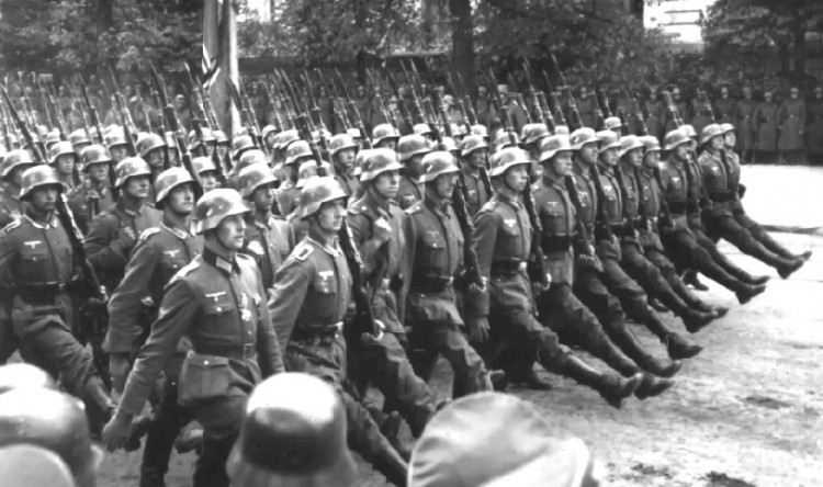 Σάλος στη Γερμανία με το ναζιστικό εμβατήριο που είπαν μέλη του CDU της Μέρκελ (βίντεο)
