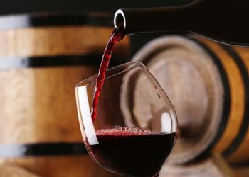 Διάσημη κριτικός οίνου εγκωμιάζει τα ελληνικά κρασιά