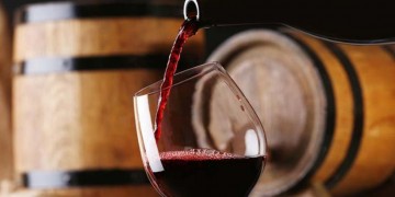 Διάσημη κριτικός οίνου εγκωμιάζει τα ελληνικά κρασιά