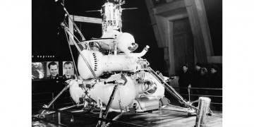 Πέτρες από τη Σελήνη πουλήθηκαν αντί 855.000 δολαρίων!