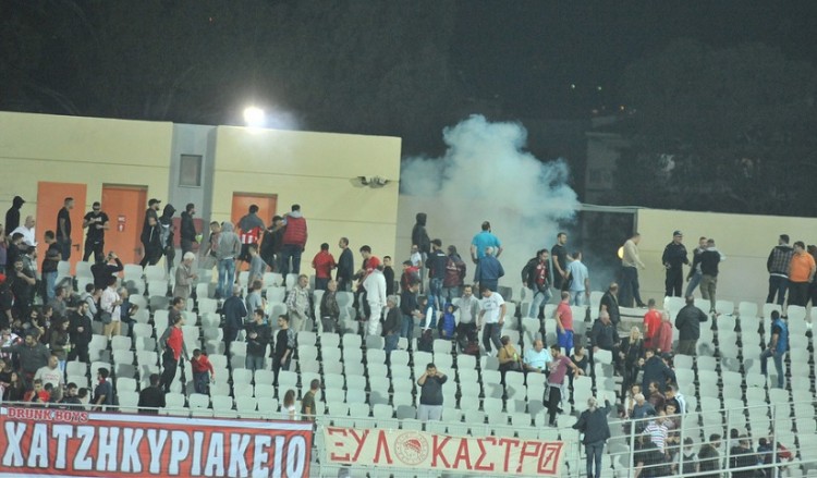 Κύπελλο Ελλάδας: Επεισόδια και προσωρινή διακοπή στο Παναχαϊκή-Ολυμπιακός