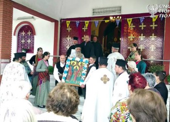 Η Ένωση Ποντίων Πολίχνης στην περιφορά της εικόνας των Ταξιαρχών (φωτο)