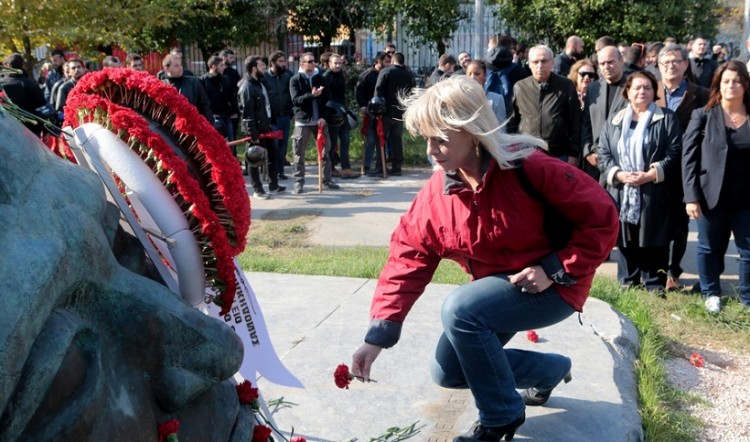 Σκηνές ντροπής στο Πολυτεχνείο με προπηλακισμό βουλευτών και υπουργών του ΣΥΡΙΖΑ (βίντεο)