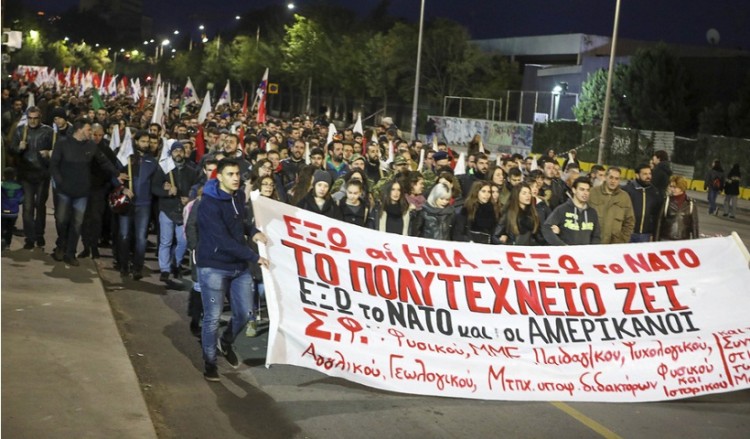 45η επέτειος Πολυτεχνείου: Στην αμερικανική πρεσβεία ο κύριος όγκος της πορείας