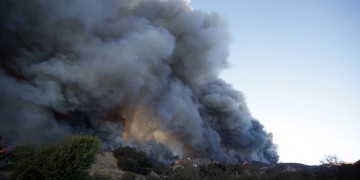 Καλιφόρνια: Φονικές πυρκαγιές, τουλάχιστον 9 νεκροί και 35 αγνοούμενοι