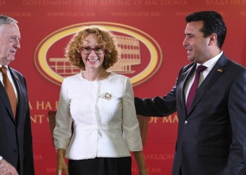 Σκοπιανή υπουργός αντιδρά στα ελληνικά τραγούδια και τα συνθήματα για τη Μακεδονία