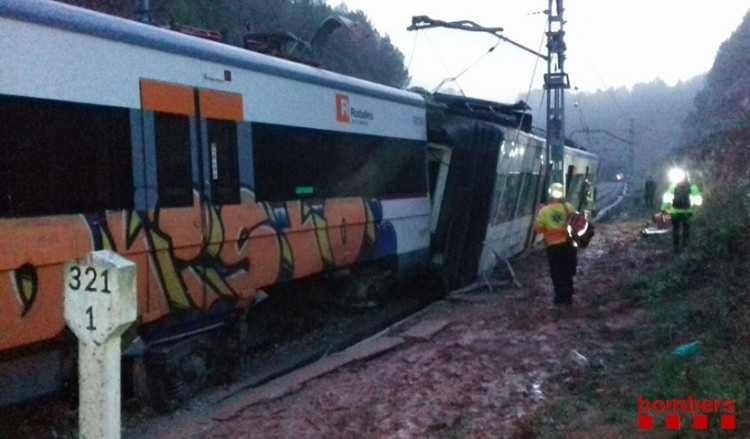 Ισπανία: Εκτροχιάστηκε τρένο στη Βαρκελώνη
