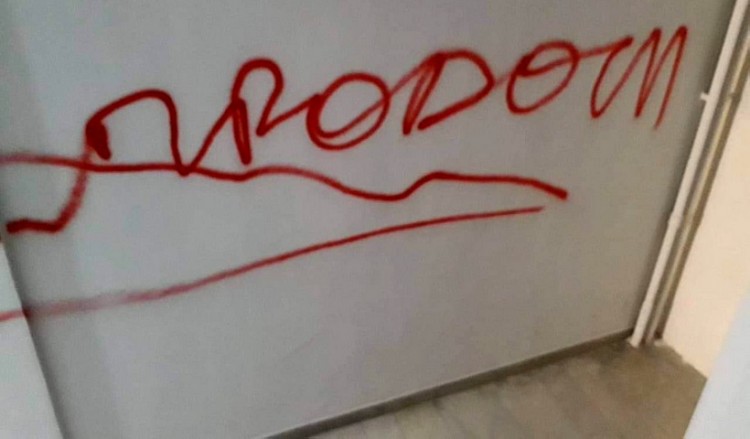 Βανδάλισαν το σπίτι του Γιάννη Μπουτάρη – Καταγγέλλει οργανωμένο σχέδιο (φωτο)