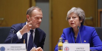 Ο Τουσκ συγκαλεί έκτακτη σύνοδο για το Brexit