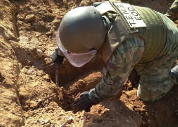 Ναρκαλιευτές εξουδετέρωσαν παλαιές βόμβες σε κεντρικό δρόμο στο Ίλιον (φωτο)