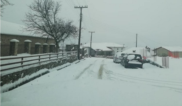 Κακοκαιρία: Χιόνια στη Δυτική Μακεδονία, κλειστά αρκετά σχολεία
