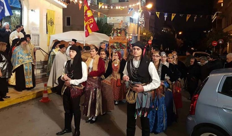 Με ποντιακές φορεσιές στη λιτανεία του Αγίου Νικολάου στον Κορυδαλλό