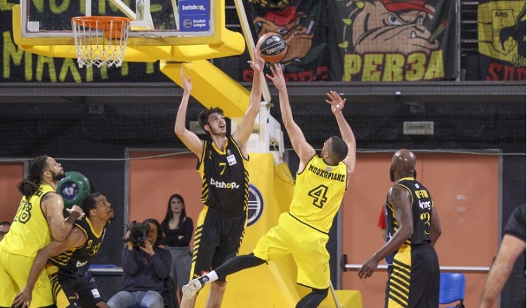 Basket League: Η ΑΕΚ διεύρυνε το σερί, πέρασε νικηφόρα από το Λαύριο ο ΠΑΟΚ