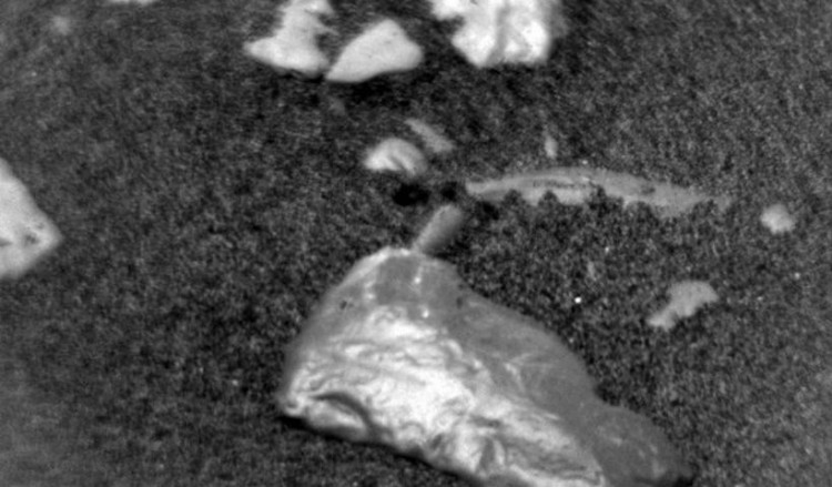 NASA: Το Curiosity εντόπισε λαμπερή πέτρα στον Άρη