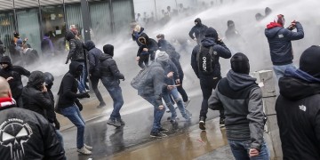 Βρυξέλλες: Επεισόδια σε διαδήλωση κατά του συμφώνου του ΟΗΕ για τη μετανάστευση