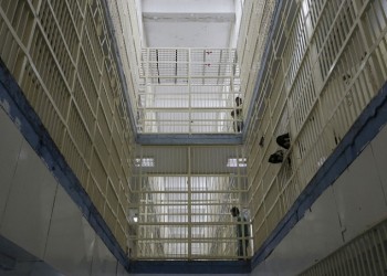 Έγκλημα στη Ρόδο: «Με βίασαν στη φυλακή» επιμένει ο Αλβανός κατηγορούμενος για το φόνο της Ελένης Τοπαλούδη