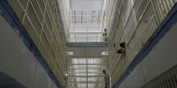 Έγκλημα στη Ρόδο: «Με βίασαν στη φυλακή» επιμένει ο Αλβανός κατηγορούμενος για το φόνο της Ελένης Τοπαλούδη