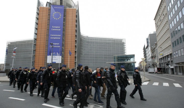 «Κίτρινα γιλέκα»: Διαδήλωση και στο Βέλγιο, 70 συλλήψεις στις Βρυξέλλες