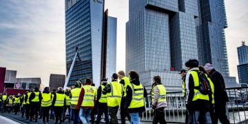 «Κίτρινα γιλέκα»: Περίπου 1.000 οι διαδηλωτές στο Παρίσι, 60 προσαγωγές από την αστυνομία