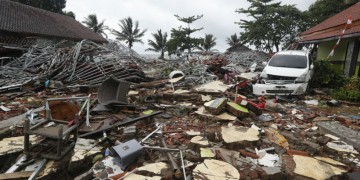 Τραγωδία στην Ινδονησία: Αυξάνονται οι νεκροί από το τσουνάμι (βίντεο)
