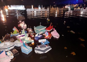 Δράμα: Το έθιμο με τα καραβάκια των ευχών στη λίμνη της Αγίας Βαρβάρας