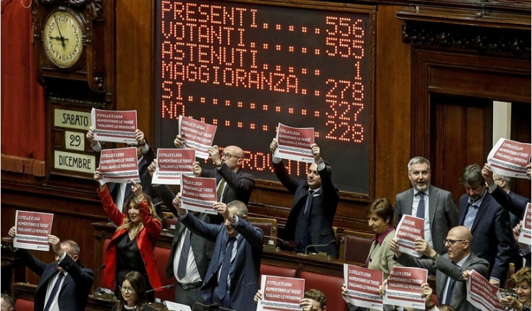 Ιταλία: Το κοινοβούλιο εγκρίνει τον προϋπολογισμό του 2019