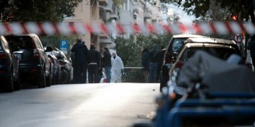 Έκρηξη στο Κολωνάκι: Εκτός κινδύνου ο αστυνομικός που τραυματίστηκε κατά την έκρηξη (βίντεο)