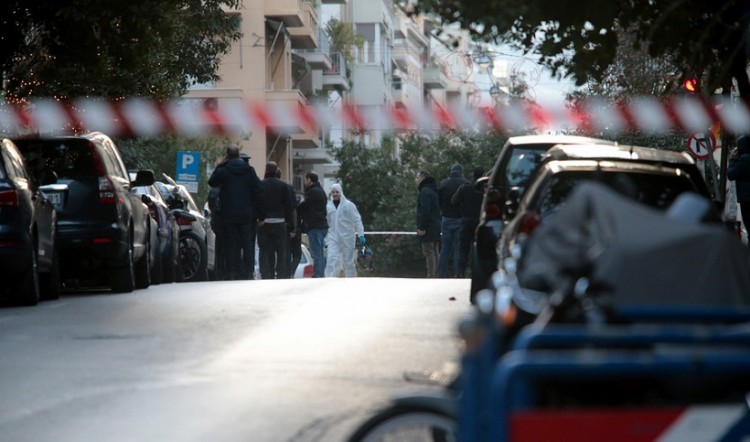 Έκρηξη στο Κολωνάκι: Εκτός κινδύνου ο αστυνομικός που τραυματίστηκε κατά την έκρηξη (βίντεο)