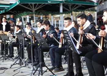 Ποντιακά κάλαντα και τραγούδια «πλημμύρισαν» την κεντρική πλατεία Κοζάνης (φωτο, βίντεο)