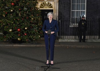 Βρετανία: Απορρίφθηκε η πρόταση μομφής σε βάρος της πρωθυπουργού Μέι