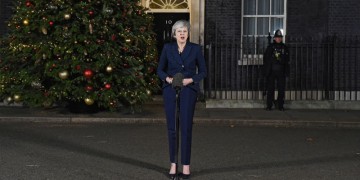 Βρετανία: Απορρίφθηκε η πρόταση μομφής σε βάρος της πρωθυπουργού Μέι