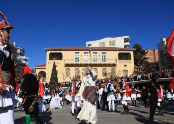 «Σεισμό» προκάλεσαν οι Μωμόγεροι στην Κοζάνη (φωτο, βίντεο)