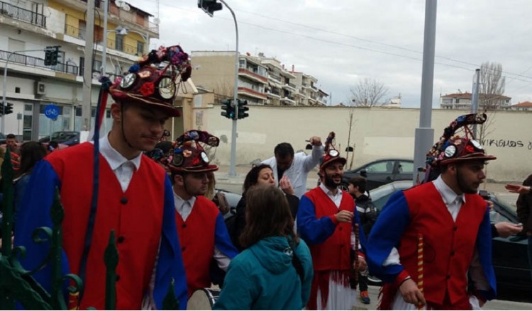 Οι Μωμόγεροι βγήκαν στους δρόμους της Πτολεμαΐδας