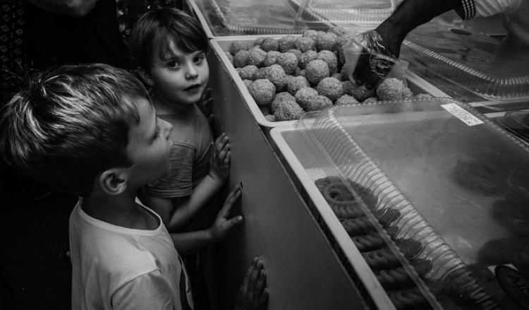 Deutsche Welle: Η κρίση στην Ελλάδα αφήνει τα παιδιά να υποσιτίζονται