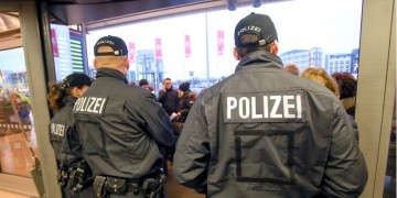 Συναγερμός στο Ανόβερο: Άνδρας εισέβαλε με αυτοκίνητο στο αεροδρόμιο