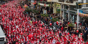 Με Αϊ-Βασίληδες «πλημμύρισαν» οι δρόμοι των Χανίων