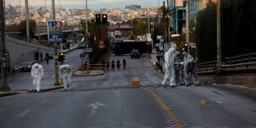 Βόμβα στον ΣΚΑΪ: Τι γνωρίζουμε για τους δράστες έως τώρα