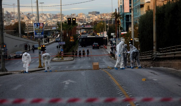 Βόμβα στον ΣΚΑΪ: Τι γνωρίζουμε για τους δράστες έως τώρα