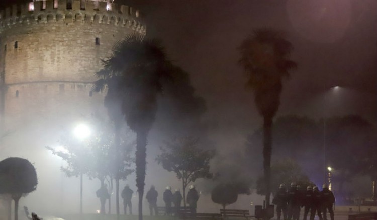 Θεσσαλονίκη: Άγνωστοι βεβήλωσαν το Μνημείο του Ολοκαυτώματος (φωτο)